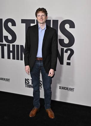 Searchlight Pictures™ ˜Is This Thing On?™ Premiere Bob Odenkirk arriving at Searchlight Pictures™ Is This Thing On? Los Angeles premiere held at Vidiots on December 18, 2025 in Los Angeles, CA. Los Angeles Vidiots California USA Copyright: xStarbuck xAFF-USA.COMx