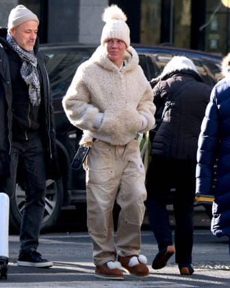 Pink Out - NYC Singer Pink walks with a friend in the West Village, New York on December 18, 2025. Photo by Dylan Travis ABACAPRESS.COM New York City NY United States  Copyright: xDylanxTravis ABACAx