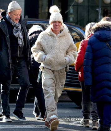 Pink Out - NYC Singer Pink walks with a friend in the West Village, New York on December 18, 2025. Photo by Dylan Travis ABACAPRESS.COM New York City NY United States  Copyright: xDylanxTravis ABACAx