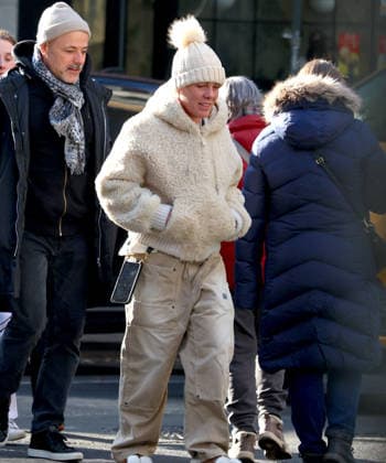 Pink Out - NYC Singer Pink walks with a friend in the West Village, New York on December 18, 2025. Photo by Dylan Travis ABACAPRESS.COM New York City NY United States  Copyright: xDylanxTravis ABACAx