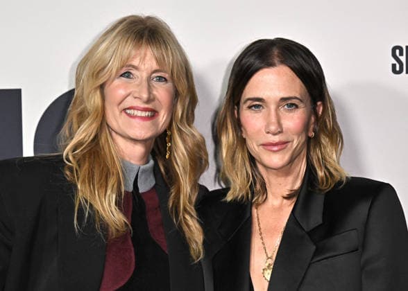 Searchlight Pictures™ ˜Is This Thing On?™ Premiere Laura Dern and Kristen Wiig arriving at Searchlight Pictures™ Is This Thing On? Los Angeles premiere held at Vidiots on December 18, 2025 in Los Angeles, CA. Los Angeles Vidiots California USA Copyright: xStarbuck xAFF-USA.COMx