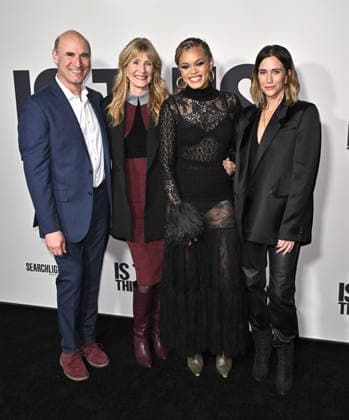Searchlight Pictures™ ˜Is This Thing On?™ Premiere Matthew Greenfield, Laura Dern, Andra Day and Kristen Wiig arriving at Searchlight Pictures™ Is This Thing On? Los Angeles premiere held at Vidiots on December 18, 2025 in Los Angeles, CA. Los Angeles Vidiots California USA Copyright: xStarbuck xAFF-USA.COMx