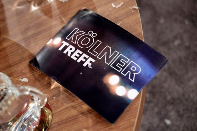 Moderation card at the recording of the WDR talk show Kölner Treff at WDR Studio BS 3 Cologne, 18 12 2025 Foto:xR.xSchmiegeltx xFuturexImagex koelner_treff1812_5201