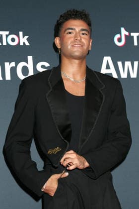 USA - TikTok Awards - Los Angeles LOS ANGELES - DEC 18: Ezra Sosa at the TikTok Awards at the Hollywood Palladium on December 18, 2025 in Los Angeles, CA Los Angeles CA USA  Copyright: xKathyxHutchinsx xHutchinsxPhotox
