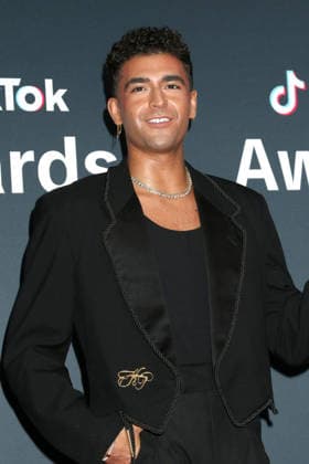 USA - TikTok Awards - Los Angeles LOS ANGELES - DEC 18: Ezra Sosa at the TikTok Awards at the Hollywood Palladium on December 18, 2025 in Los Angeles, CA Los Angeles CA USA  Copyright: xKathyxHutchinsx xHutchinsxPhotox