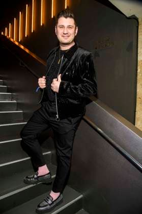 abb Sebastian Rätzel Raetzel from The Baseballs on the red carpet as a guest at the premiere of Kinky Boots The Musical at Admiralspalast on 18 12 2025 in Berlin Berlin Germany