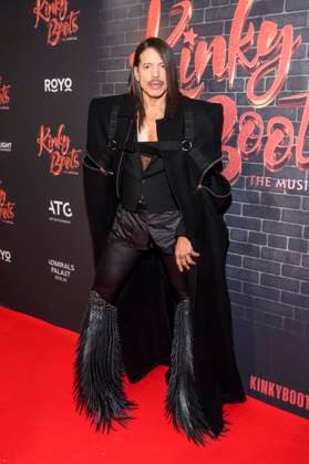 abb Jorge Gonzalez on the red carpet at the premiere of Kinky Boots The Musical at Admiralspalast on 18 12 2025 in Berlin Berlin Germany