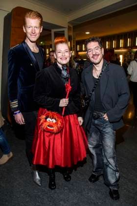abb Tobias Staebo Enie van de Meiklokjes and Nico Stank as guests at the premiere of Kinky Boots The Musical at the Admiralspalast on 18 12 2025 in Berlin Berlin Germany