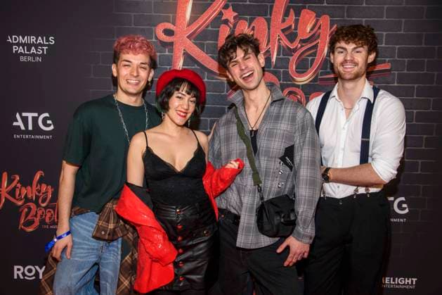 abb Marik Röder, Melissa Lee, Kostas Dennis Weiß and Nico Abrell on the red carpet as guests at the premiere of Kinky Boots The Musical at Admiralspalast on 18 12 2025 in Berlin Berlin Germany