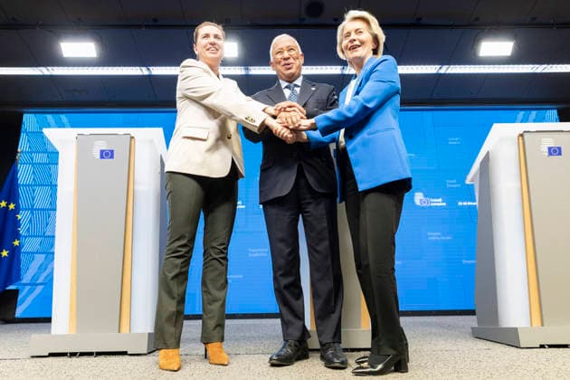 From left to right, Mette Frederiksen, Antonio Costa and Ursula von der Leyen (President of the European Council, European Commission and European Parliament respectively) held a joint press conference overnight for the last summit of the year. - 19 12 2025 - Belgium Brussels Brussels -  NicolasxLandemardx xLexPictorium LePictorium_0321787