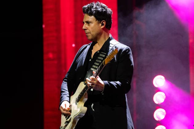 Stereophonics Play The O2 Arena in London, UK - 18 Dec 2025 Adam Zindani of Stereophonics performs live on stage at The O2 Arena. Stereophonics played The O2 Arena 18th December 2025 As the last date in their Winter Arena Tour . Stereophonics are Kelly Jones, Richard Jones, Adam Zindani and Jamie Morrison London United Kingdom Copyright: xBonniexBritainx xSOPAxImagesx STP09304
