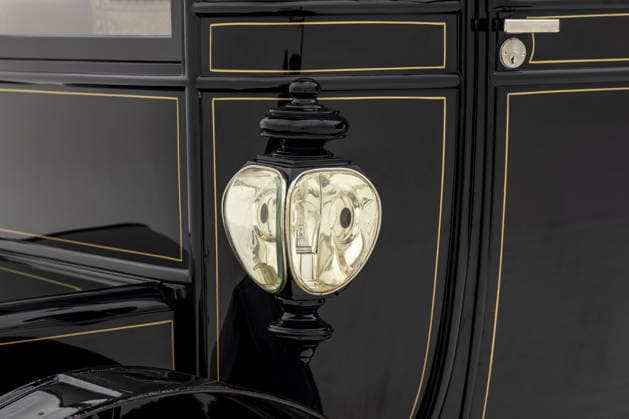 One of first ever electric cars – made 113 years ago – set to sell for £375,000 Story from Jam Press (First Electric Car) Pictured: The restored Baker Electric Model V, built in 1912. One of first ever electric cars – made 113 years ago – set to sell for £375,000 One of the first ever electric cars is set to sell for £375,000. The restored Baker Electric Model V, built in 1912, is heading to auction. It’s widely regarded as one of the finest early electric cars ever produced. The car being offered is a Model V four-passenger Special Extension Coupe, one of the last and most desirable enclosed Baker designs. It features elegant, lightweight aluminium bodywork, a style discontinued shortly after, as reported by Luxury Auto News. Power Copyright: xJamxPress CourtesyxofxRMxSotheby s