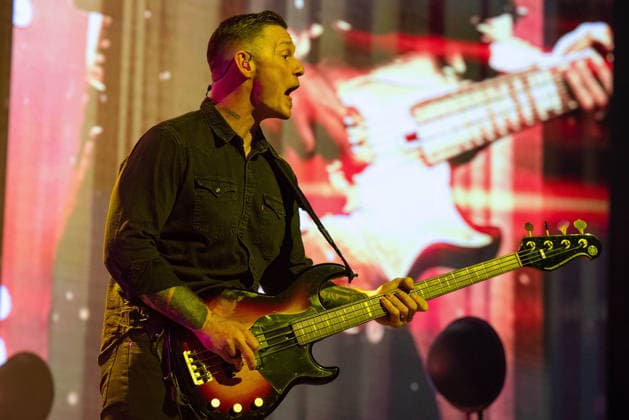 December 18, 2025, London, United Kingdom: Richard Jones of Stereophonics performs live on stage at The O2 Arena. Stereophonics played The O2 Arena 18th December 2025 As the last date in their Winter Arena Tour . Stereophonics are Kelly Jones, Richard Jones, Adam Zindani and Jamie Morrison London United Kingdom - ZUMAs197 20251218_aaa_s197_380 Copyright: xBonniexBritainx