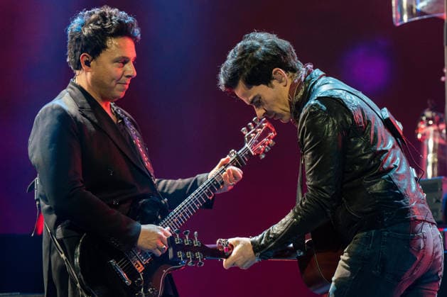 December 18, 2025, London, United Kingdom: Adam Zindani and Kelly Jones of Stereophonics perform live on stage at The O2 Arena. Stereophonics played The O2 Arena 18th December 2025 As the last date in their Winter Arena Tour . Stereophonics are Kelly Jones, Richard Jones, Adam Zindani and Jamie Morrison London United Kingdom - ZUMAs197 20251218_aaa_s197_425 Copyright: xBonniexBritainx