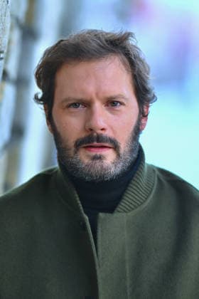 Les Arcs Film Festival - Day six. FC LES ARCS, FRANCE - DECEMBER 19 Hugo Becker poses during Day Seven of Les Arcs Film Festival on December 19, 2025 in Les Arcs, France. Photo by Franck Castel ABACAPRESS.COM Les Arcs France  Copyright: xCastelxFranck ABACAx