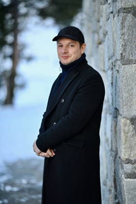 Les Arcs Film Festival - Day six. FC LES ARCS, FRANCE - DECEMBER 19 Alexis Manenti poses during Day Seven of Les Arcs Film Festival on December 19, 2025 in Les Arcs, France. Photo by Franck Castel ABACAPRESS.COM Les Arcs France  Copyright: xCastelxFranck ABACAx