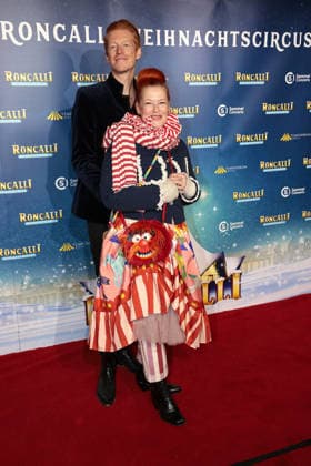 Enie van de Meiklokjes and her husband Tobias Staerbo at the Roncalli Weihnachtscircus premiere at the Tempodrom on 19 12 2025 in Berlin Roncalli Weihnachtscircus premiere in Berlin