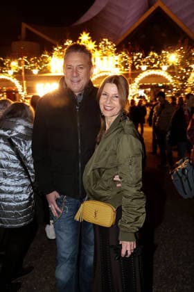 Sascha Vollmer with his wife Jenny Vollmer at the Roncalli Weihnachtscircus premiere at the Tempodrom on 19 12 2025 in Berlin Roncalli Weihnachtscircus premiere in Berlin
