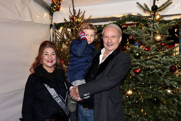 Leander Haussmann with his sister Iris and grandson Fritz at the Roncalli Weihnachtscircus premiere at the Tempodrom on 19 12 2025 in Berlin Roncalli Weihnachtscircus premiere in Berlin