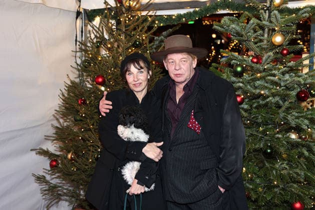 Meret Becker and her brother Ben Becker and dog Taxi at the Roncalli Weihnachtscircus premiere at the Tempodrom on 19 12 2025 in Berlin Roncalli Weihnachtscircus premiere in Berlin