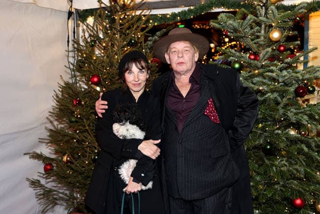 Meret Becker and her brother Ben Becker and dog Taxi at the Roncalli Weihnachtscircus premiere at the Tempodrom on 19 12 2025 in Berlin Roncalli Weihnachtscircus premiere in Berlin