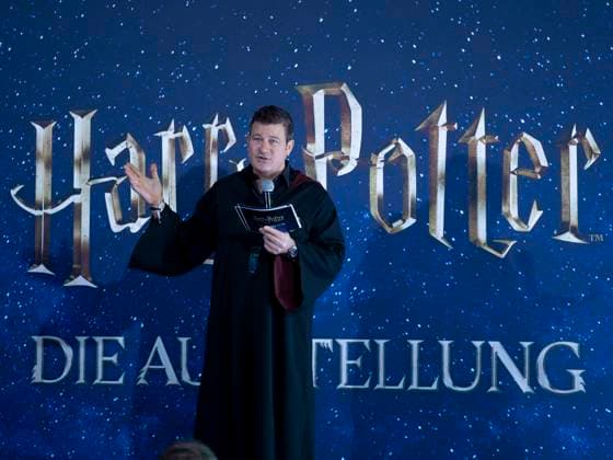 Paul Zaller President and CEO of Imagine Exhibitions, Inc during the exhibition opening Harry Potter The Exhibition at the Erlwein Forum in Dresden It is the most comprehensive collection of Harry Potter movie props and costumes to date Harry Potter The Exhibition can be experienced until May 3, 2026