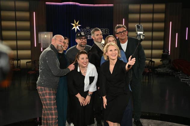 Presenter Horst Lichter, founder Carina Raddatz, singer Mark Forster, actress Meltem Kaptan, presenter Micky Beisenherz, psychotherapist Franca Cerutti, actor Hans Sigl and presenter Susan Link are guests on the WDR talk show Kölner Treff and take a selfie