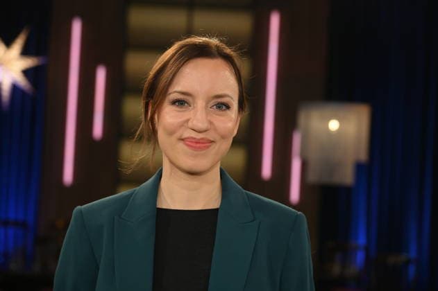 Obstkäppchen founder Carina Raddatz, Obstkäppchen is a non-profit organization whose members help people affected by old-age poverty to eat a healthy and balanced diet - every month they pack bags of fresh fruit, vegetables and little extras for senior citizens whose pension is barely enough for the bare essentials, as a guest on the WDR talk show Köl