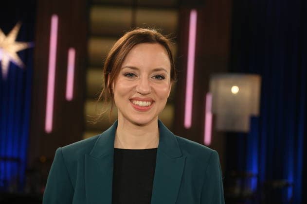 Obstkäppchen founder Carina Raddatz, Obstkäppchen is a non-profit organization whose members help people affected by old-age poverty to eat a healthy and balanced diet - every month they pack bags of fresh fruit, vegetables and little extras for senior citizens whose pension is barely enough for the bare essentials, as a guest on the WDR talk show Köl
