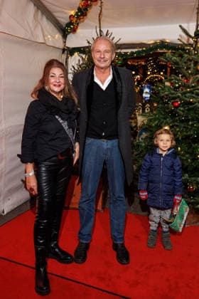 Premiere 21 Roncalli Weihnachtscircus Sister Iris, Leander Hausmann and grandson Fritz at the premiere of the 21 Roncalli Weihnachtscircus at the Tempodrom on 19 12 2025 in Berlin Copyright: xEventpressxKochanx