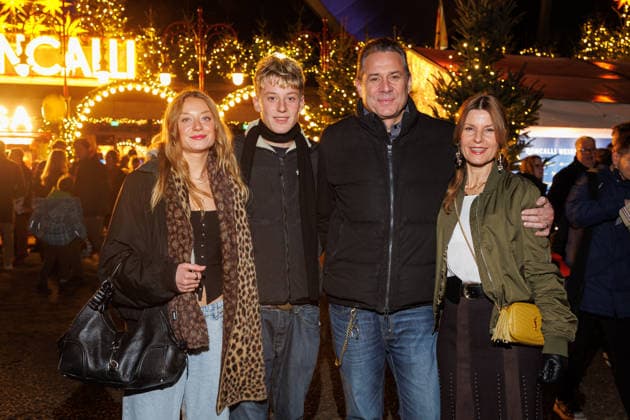 Premiere 21 Roncalli Weihnachtscircus Manisha Vollmer, John Vollmer, Sascha Vollmer The BossHoss and Jenny Vollmer at the premiere of the 21 Roncalli Weihnachtscircus at the Tempodrom on 19 12 2025 in Berlin Copyright: xEventpressxKochanx