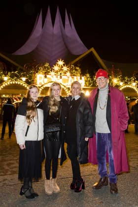 Roncalli Weihnachtscircus, show and celebrities at the Tempodrom, Berlin, 19 12 2025 Reiner Schöne with his wife Anja Schöne and their children Charlotte Sophie and Olivia at the premiere of the 21 Original Roncalli Weihnachtscircus at the Berlin Tempodrom on 19 12 2025 Berlin Tempodrom Copyright: xBenxKriemannx