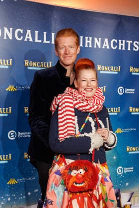 Premiere 21 Roncalli Weihnachtscircus Tobias Staerbo and Enie van de Meiklokjes at the premiere of the 21 Roncalli Weihnachtscircus at the Tempodrom on 19 12 2025 in Berlin Copyright: xEventpressxKochanx