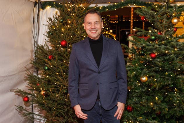 Premiere 21 Roncalli Weihnachtscircus Sebastian Fitzek at the premiere of the 21 Roncalli Weihnachtscircus at the Tempodrom on 19 12 2025 in Berlin Copyright: xEventpressxKochanx