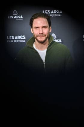 Closing Ceremony - Les Arcs Film Festival. FC LES ARCS, FRANCE - DECEMBER 19 Daniel Brühl attends the Closing Ceremony during Les Arcs Film Festival on December 20, 2025 in Les Arcs, France..Photo by Franck Castel ABACAPRESS.COM Les Arcs France  Copyright: xCastelxFranck ABACAx