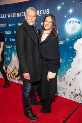 abb Bettina Zimmermann and Kai Wiesinger actors at the premiere of the 21 Roncalli Weihnachtscircus at the Tempodrom Berlin, on 19 12 2025 in Berlin Berlin Germany