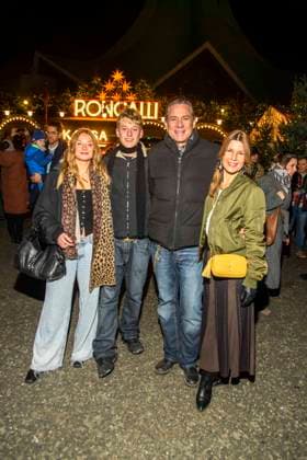 abb Manisha, Johnny, Sascha Vollmer and Jennifer Vollmer musicians at the premiere of the 21 Roncalli Weihnachtscircus at the Tempodrom Berlin, on 19 12 2025 in Berllin Berlin Germany