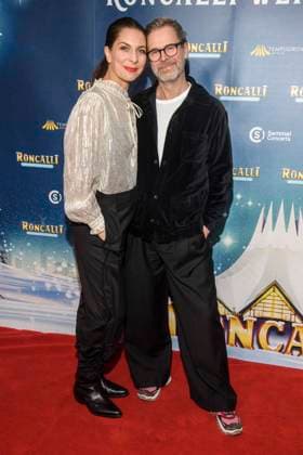 abb Theresa Kronthaler and Matthias Maschke actor couple at the premiere of the 21 Roncalli Weihnachtscircus at the Tempodrom Berlin, on 19 12 2025 in Berlin Berlin Germany