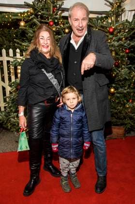 abb Leander Haussmann Haußmann with sister Iris and grandson Fritz Actor at the premiere of the 21 Roncalli Weihnachtscircus at the Tempodrom Berlin, on 19 12 2025 in Berlin Berlin Germany