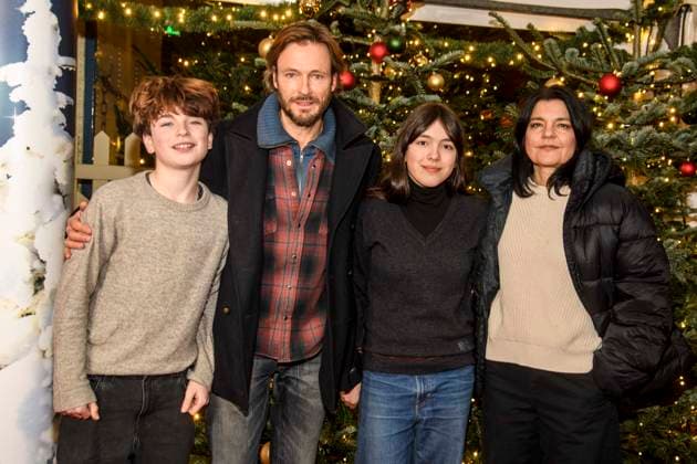 abb Andreas Pietschmann, Johan Anton, Helena Leila Tochter and Jasmin Tabatabai family actors at the premiere of the 21 Roncalli Weihnachtscircus at the Tempodrom Berlin, on 19 12 2025 in Berlkin Berlin Germany