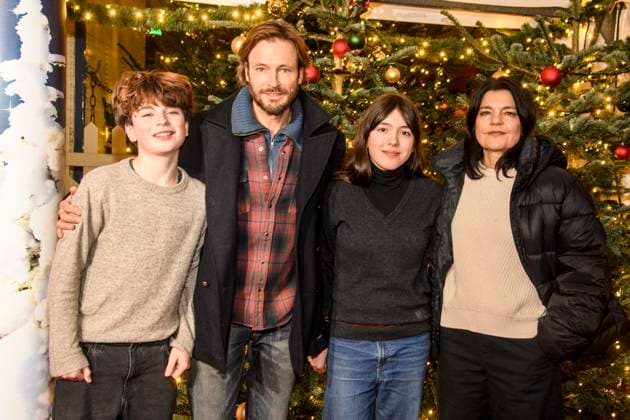 abb Andreas Pietschmann, Johan Anton, Helena Leila Tochter and Jasmin Tabatabai family actors at the premiere of the 21 Roncalli Weihnachtscircus at the Tempodrom Berlin, on 19 12 2025 in Berlkin Berlin Germany