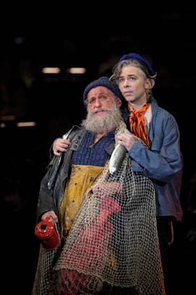 Hans Gröning as Jonas and Alexander von Hugo as Anatol Brown , f l , during the photo rehearsal for In Frisco ist der Teufel los at the Komische Oper im Schillertheater in Berlin, December 19, 2025 Operetta in four acts by Guido Masanetz Musical direction Kai Tietje Scenic arrangement Martin G Berger Costumes Est