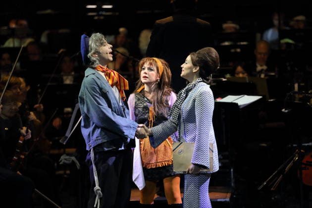 Alexander von Hugo as Anatol Brown , Sophia Euskirchen as Virginia West and Alma Sade as Chica , f l , during the photo rehearsal for In Frisco ist der Teufel los at the Komische Oper im Schillertheater in Berlin, December 19, 2025 Operetta in four acts by Guido Masanetz Musical