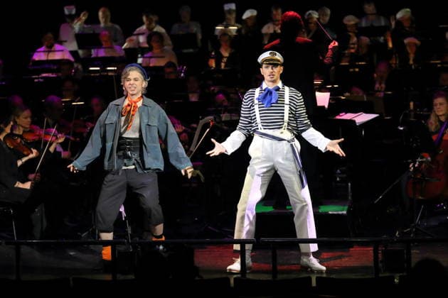 Alexander von Hugo as Anatol Brown and Tobias Joch as Kay , f l , during the photo rehearsal for In Frisco ist der Teufel los at the Komische Oper im Schillertheater in Berlin, December 19, 2025 Operetta in four acts by Guido Masanetz Musical direction Kai Tietje Scenic arrangement Martin G Berger Costumes Esther Bia