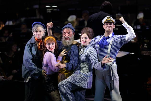 Alexander von Hugo (als Anatol Brown), Sophia Euskirchen (als Virginia West), Hans Gröning (als Jonas), Alma Sade (als Chica) und Tobias Joch (als Kay), v.l., während der Fotoprobe für In Frisco ist der Teufel los in der Komischen Oper im Schillertheater in Berlin, 19. Dezember 2025. Operette in vier Akten von Guido Masanetz. Musikalische Leitung Kai Tietje. Szenisches Arrangement Martin G. Berger. Kostüme Esther Bialas. Premiere ist am 21. Dezember 2025. Komische Oper Berlin In Frisco ist der Teufel los *** Alexander von Hugo as Anatol Brown , Sophia Euskirchen as Virginia West , Hans Gröning as Jonas , Alma Sade as Chica and Tobias Joch as Kay , f l , during the photo rehearsal for In Frisco ist der Teufel los at the Komische Oper