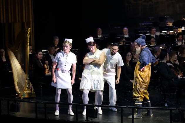 Jan Frank Süße as 2 lunatic guards, notary , Sascha Borris as 3 lunatic guards , Yauci Yanes Ortega as 1 lunatic guard and Hans Gröning as Jonas , f l , during the photo rehearsal for In Frisco ist der Teufel los at the Komi