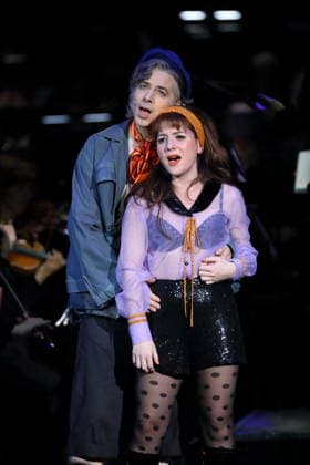 Alexander von Hugo as Anatol Brown and Sophia Euskirchen as Virginia West , f l , during the photo rehearsal for In Frisco ist der Teufel los at the Komische Oper im Schillertheater in Berlin, December 19, 2025 Operetta in four acts by Guido Masanetz Musical direction Kai Tietje Scenic arrangement Mar