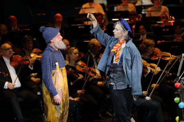 Hans Gröning as Jonas and Alexander von Hugo as Anatol Brown , f l , during the photo rehearsal for In Frisco ist der Teufel los at the Komische Oper im Schillertheater in Berlin, December 19, 2025 Operetta in four acts by Guido Masanetz Musical direction Kai Tietje Scenic arrangement Martin G Berger Costumes Est