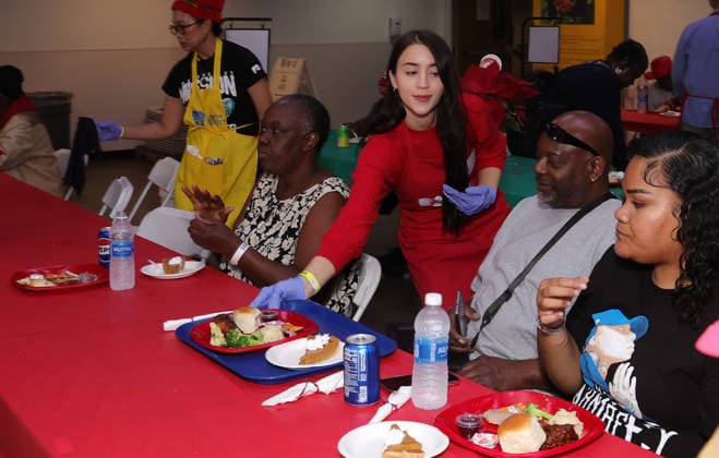 Celebrities take part in the Los Angeles Mission s Annual Thanksgiving Outreach on Skid Row, in Los Angeles, California Featuring: Caylee Cowan Where: Los Angeles, California, United States When: 19 Dec 2025 Credit: Faye s Vision Cover Images EDITORIAL USE ONLY. NOT FOR USE BY NEWSPAPERS BASED IN THE UK. Copyright: xx coverimg55349141