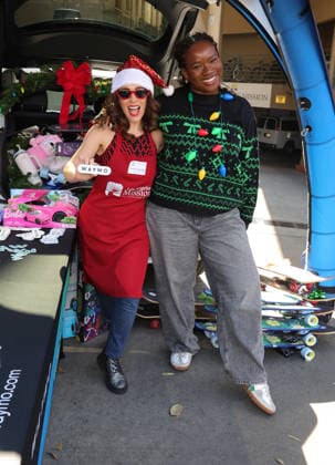 Celebrities take part in the Los Angeles Mission s Annual Thanksgiving Outreach on Skid Row, in Los Angeles, California Featuring: Christina DeRosa, Nuna Atadja Where: Los Angeles, California, United States When: 19 Dec 2025 Credit: Faye s Vision Cover Images EDITORIAL USE ONLY. NOT FOR USE BY NEWSPAPERS BASED IN THE UK. Copyright: xx coverimg55349078